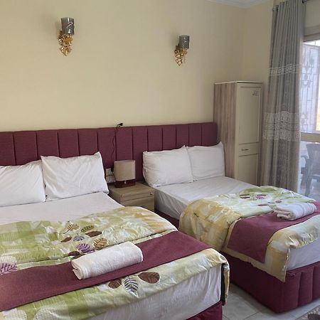 Pyramita Hotel Ghatati Екстер'єр фото