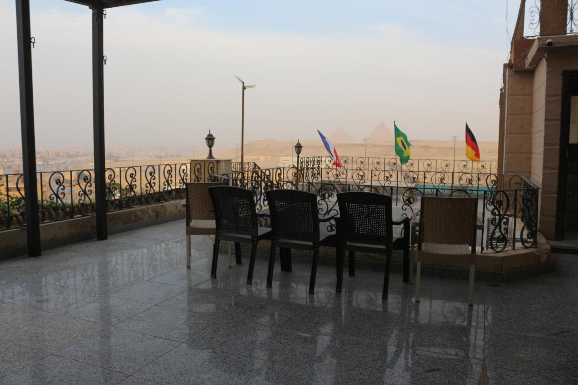 Pyramita Hotel Ghatati Екстер'єр фото