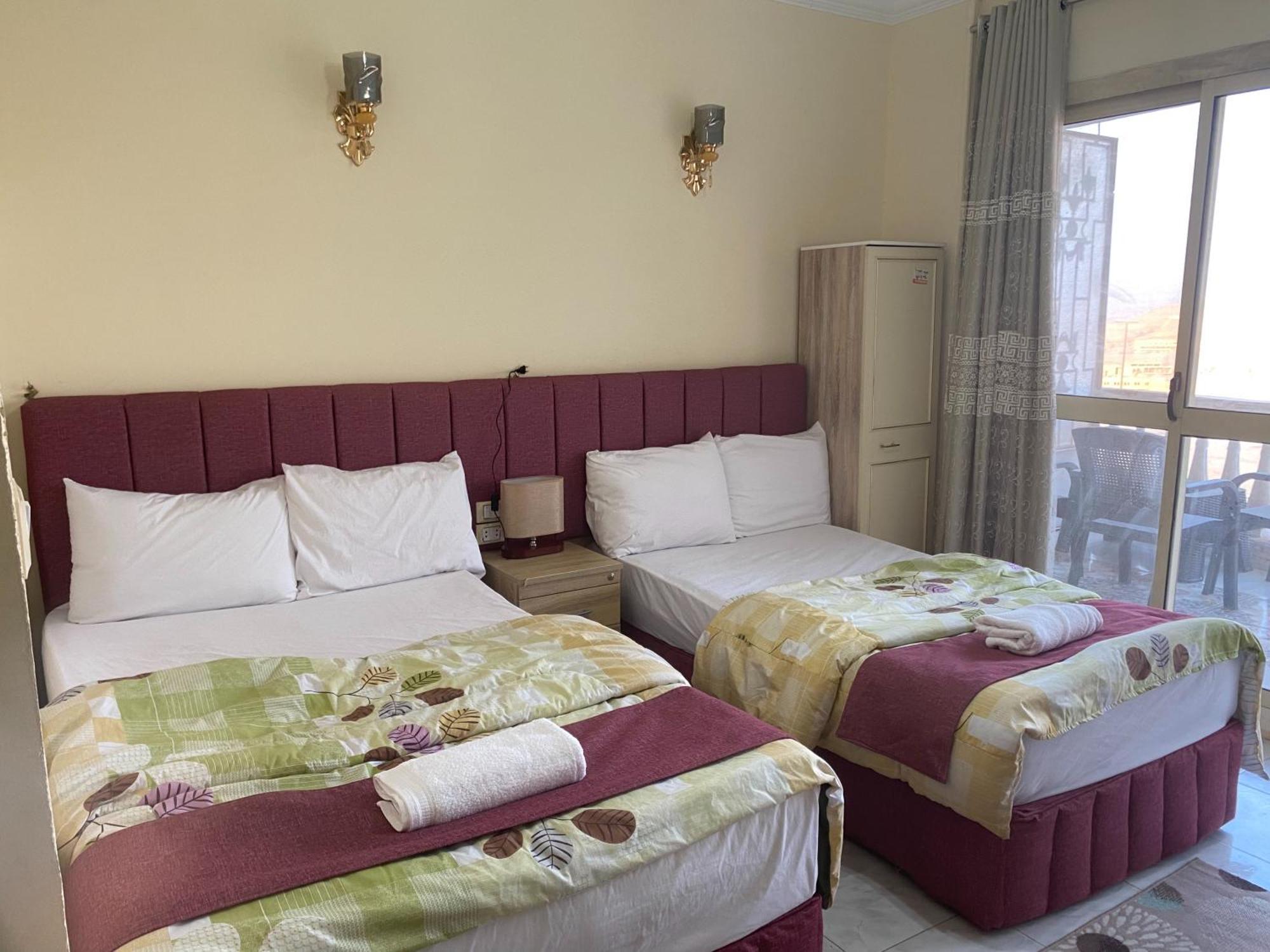 Pyramita Hotel Ghatati Екстер'єр фото