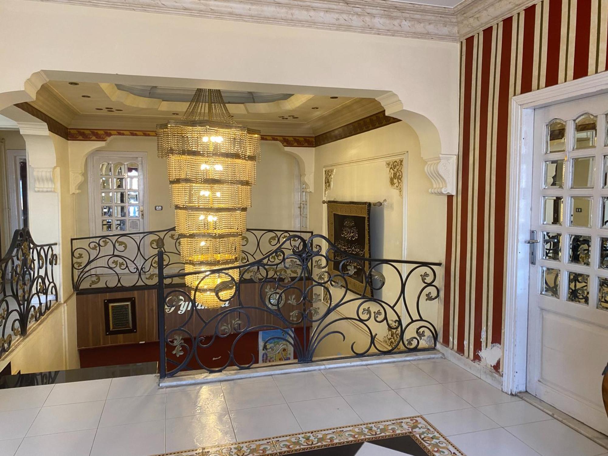 Pyramita Hotel Ghatati Екстер'єр фото