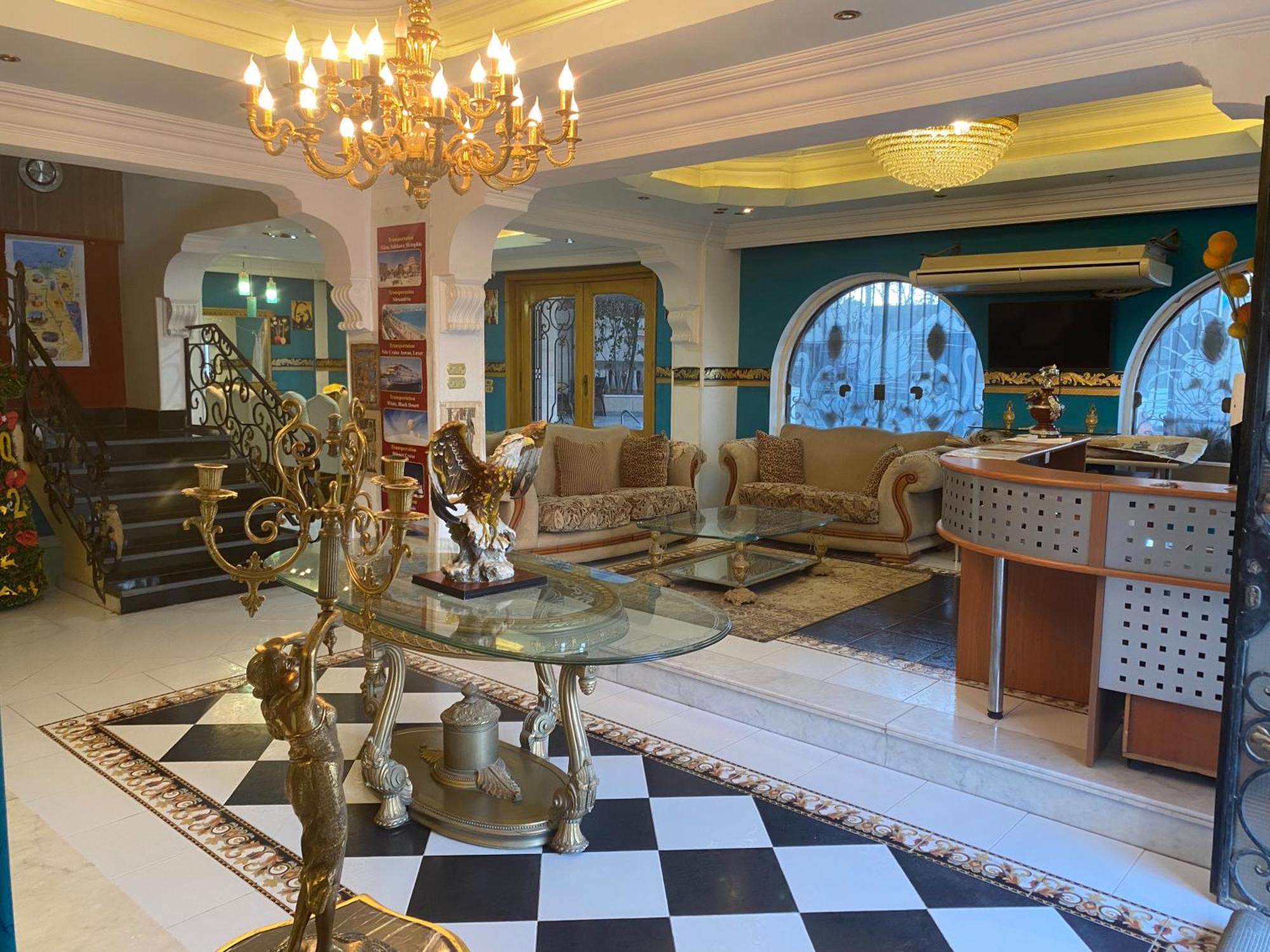 Pyramita Hotel Ghatati Екстер'єр фото